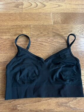 Old Navy Black Seamless V-Neck Bralette with Ribbed Band